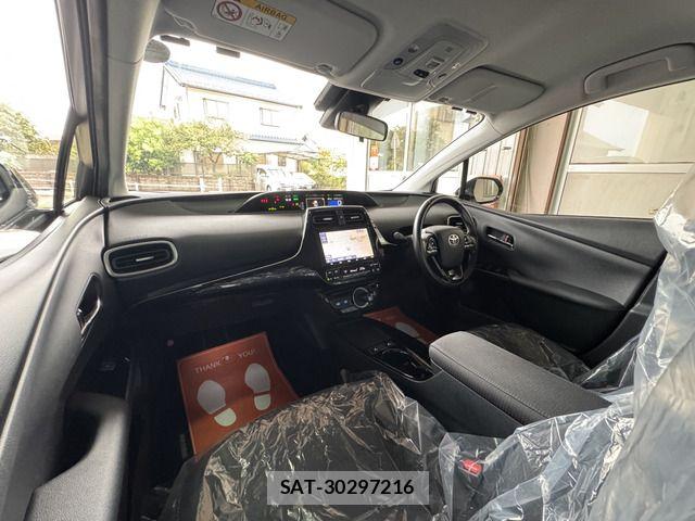 Toyota PRIUS PHV 2021-04 8881714-15