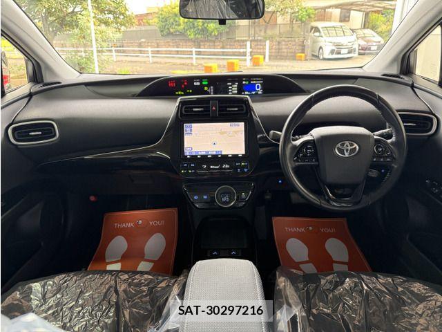 Toyota PRIUS PHV 2021-04 8881714-2