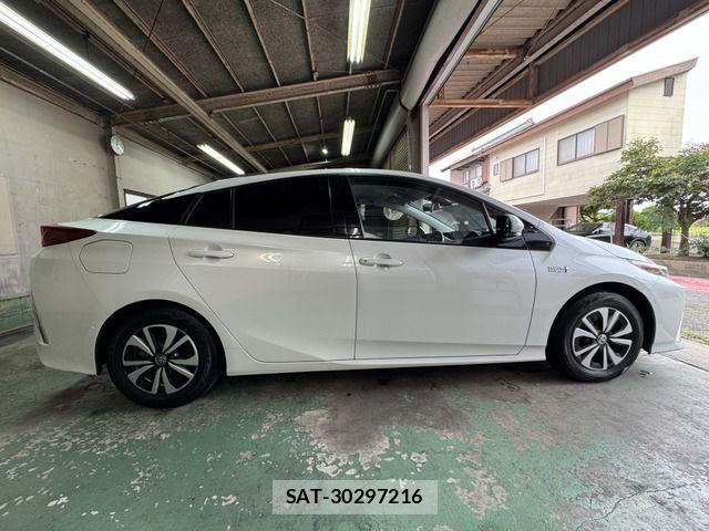 Toyota PRIUS PHV 2021-04 8881714-5