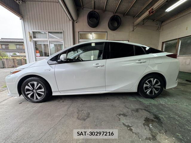 Toyota PRIUS PHV 2021-04 8881714-6