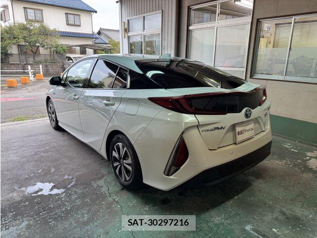 Toyota PRIUS PHV 2021-04 8881714-8