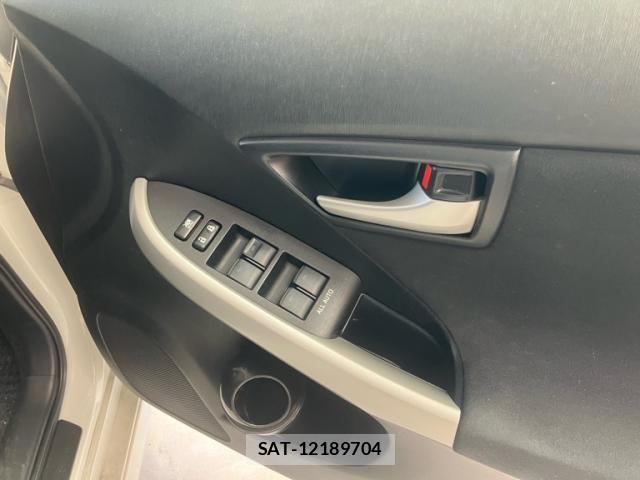 Toyota PRIUS PHV 2012-02 8884224-9