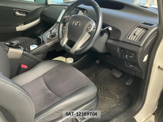 Toyota PRIUS PHV 2012-02 8884224-10