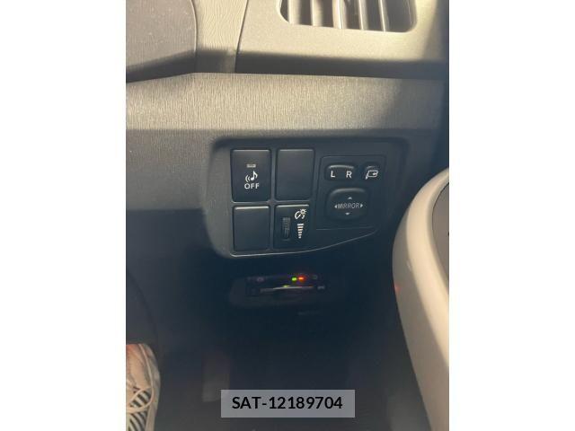 Toyota PRIUS PHV 2012-02 8884224-12