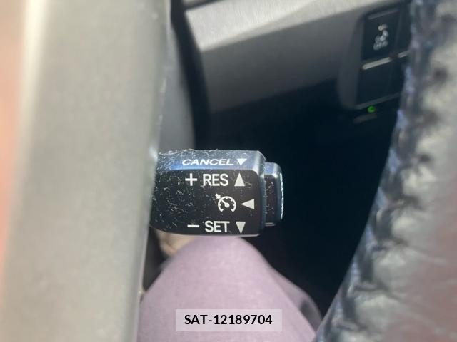 Toyota PRIUS PHV 2012-02 8884224-16
