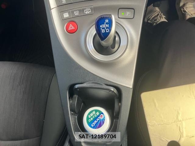 Toyota PRIUS PHV 2012-02 8884224-21