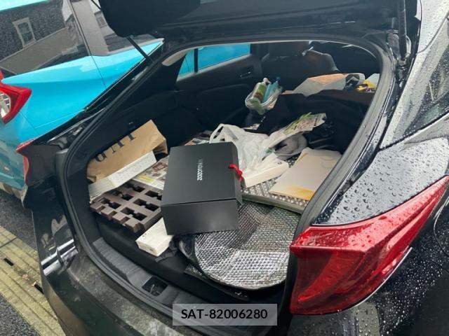 Toyota PRIUS PHV 2018-02 8884223-11