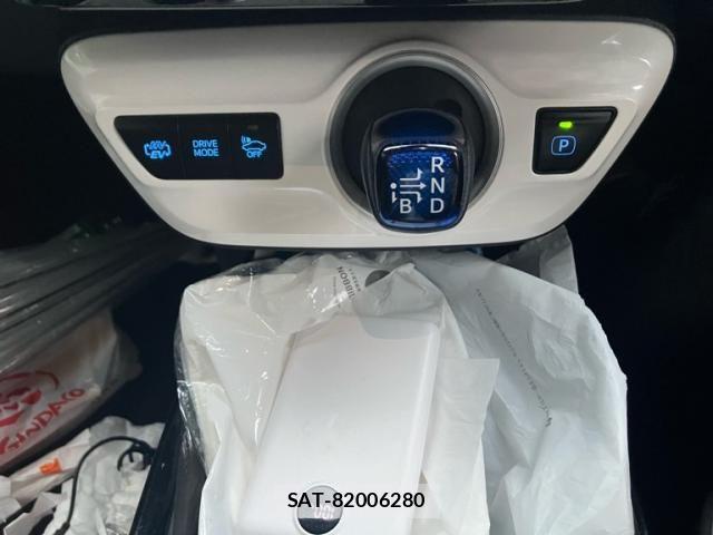 Toyota PRIUS PHV 2018-02 8884223-18