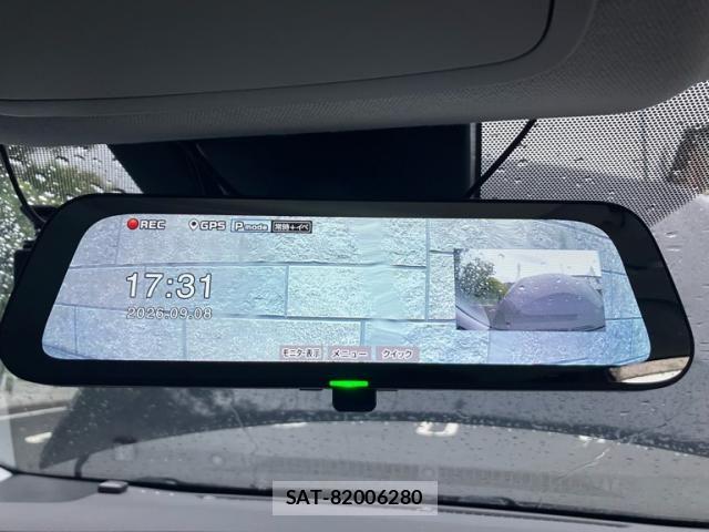 Toyota PRIUS PHV 2018-02 8884223-22