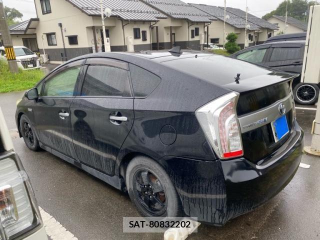 Toyota PRIUS PHV 2012-03 8884225-11