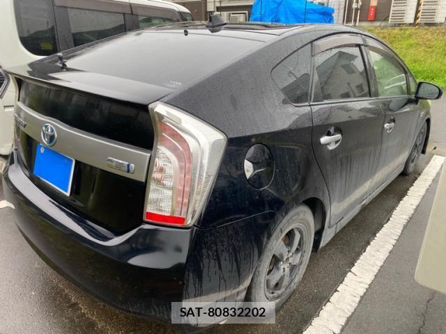 Toyota PRIUS PHV 2012-03 8884225-12