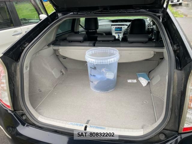 Toyota PRIUS PHV 2012-03 8884225-16