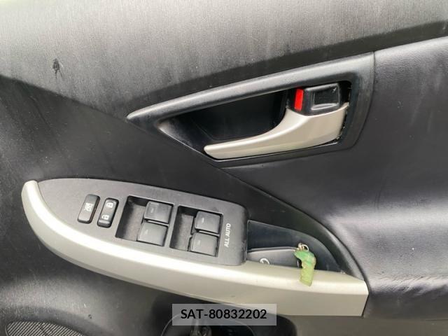 Toyota PRIUS PHV 2012-03 8884225-21
