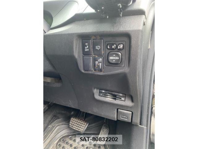 Toyota PRIUS PHV 2012-03 8884225-22