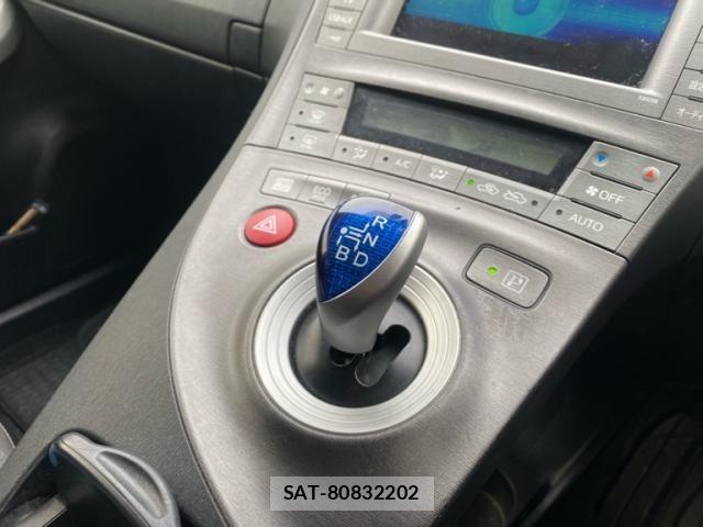 Toyota PRIUS PHV 2012-03 8884225-24