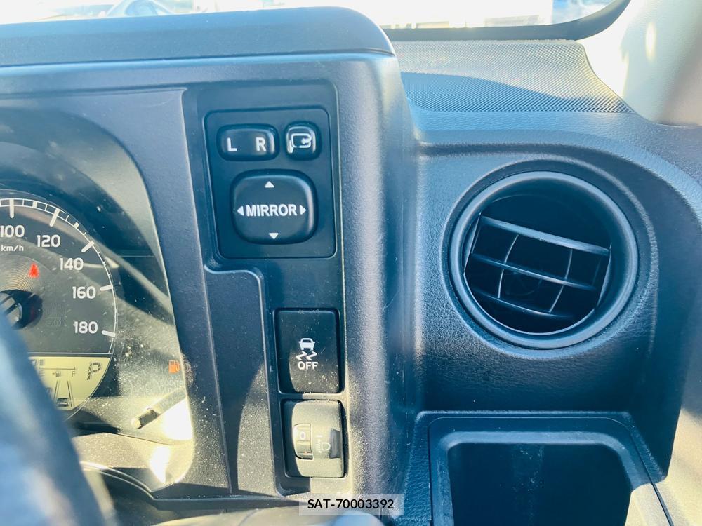 Toyota PROBOX VAN 2019-01 678203-17