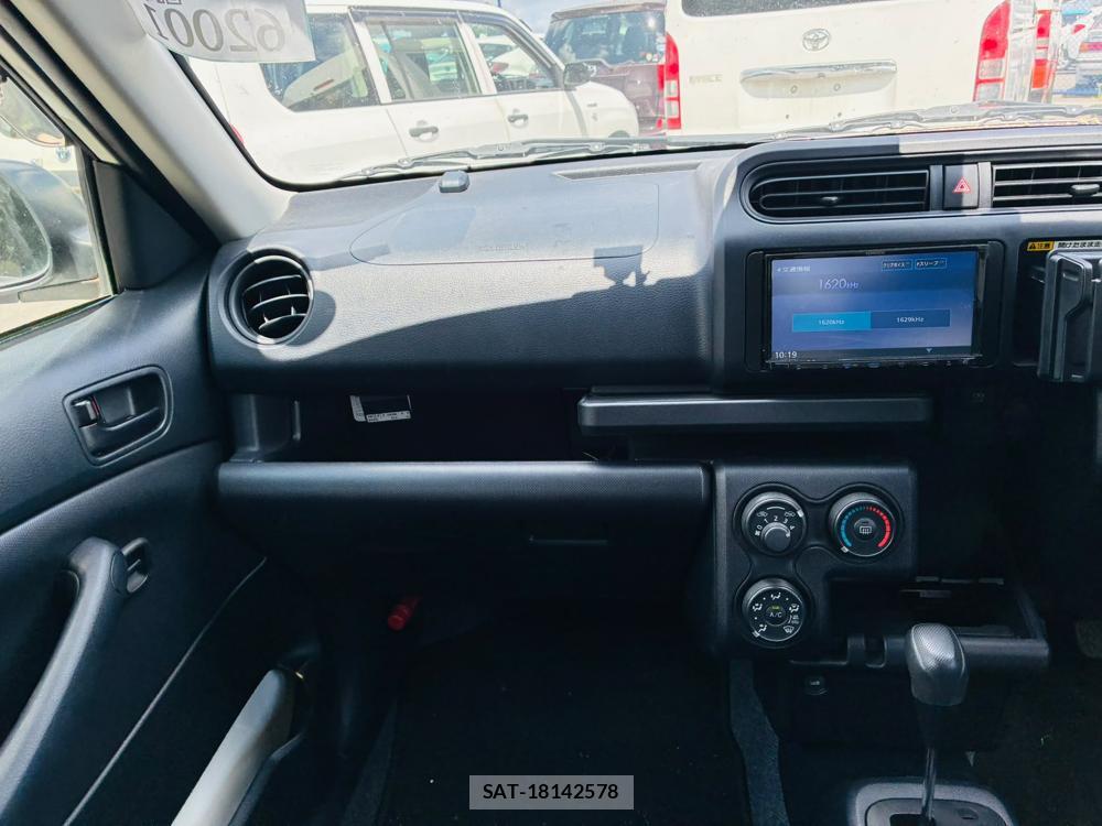 Toyota PROBOX VAN 2020-07 8240811-17