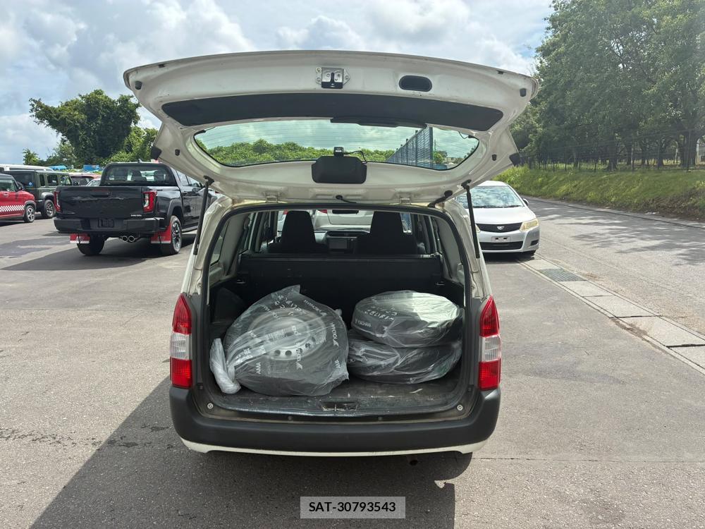 Toyota PROBOX VAN 2020-06 8329524-25