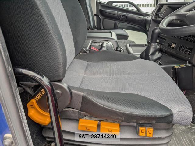 Hino PROFIA 2017-08 7963379-11