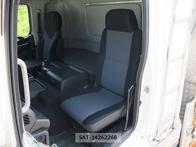 Hino PROFIA 2013-12 8101436-18