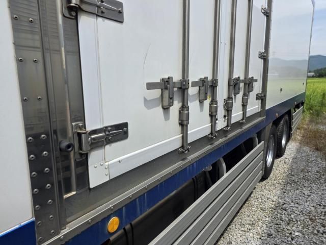 Hino PROFIA 2021-09 8311133-18