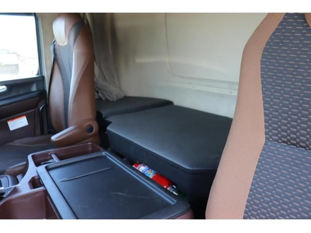 Hino PROFIA 2018-09 8331958-16