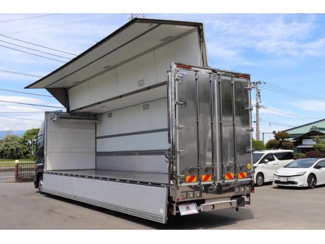 Hino PROFIA 2020-05 8331949-18
