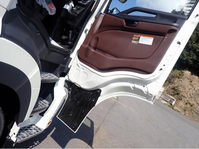 Hino PROFIA 2025-10 8331944-21