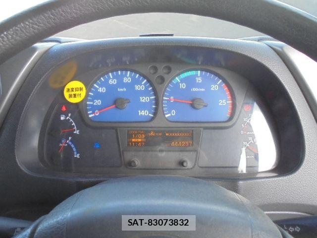 Nissan QUON 2011-09 762164-9