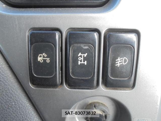 Nissan QUON 2011-09 762164-11