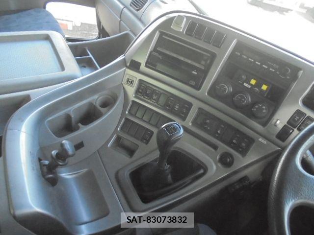 Nissan QUON 2011-09 762164-12