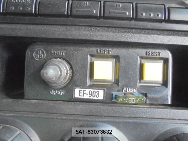 Nissan QUON 2011-09 762164-14