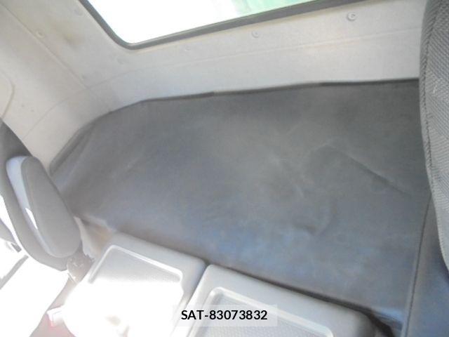 Nissan QUON 2011-09 762164-17