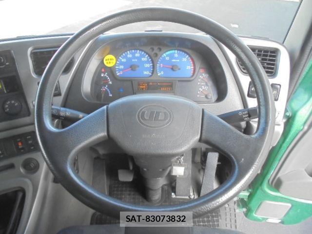 Nissan QUON 2011-09 762164-1