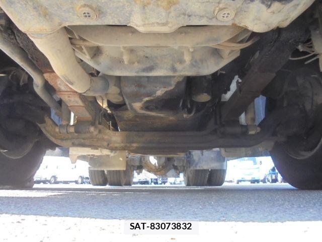 Nissan QUON 2011-09 762164-19
