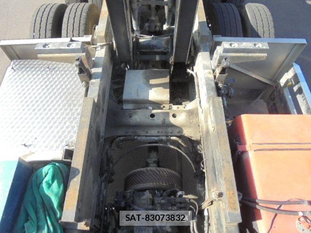 Nissan QUON 2011-09 762164-20