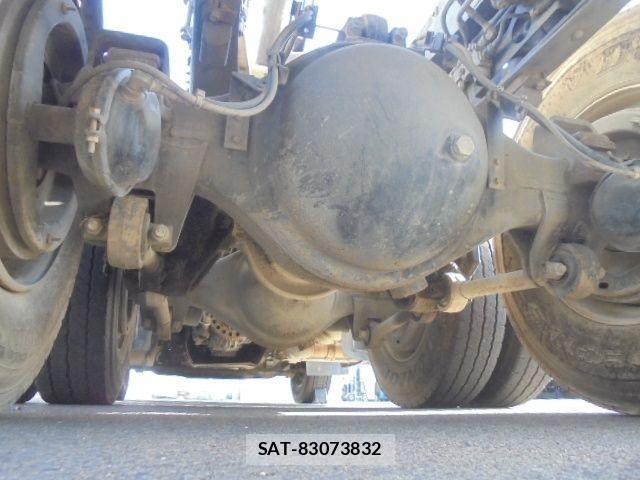 Nissan QUON 2011-09 762164-21