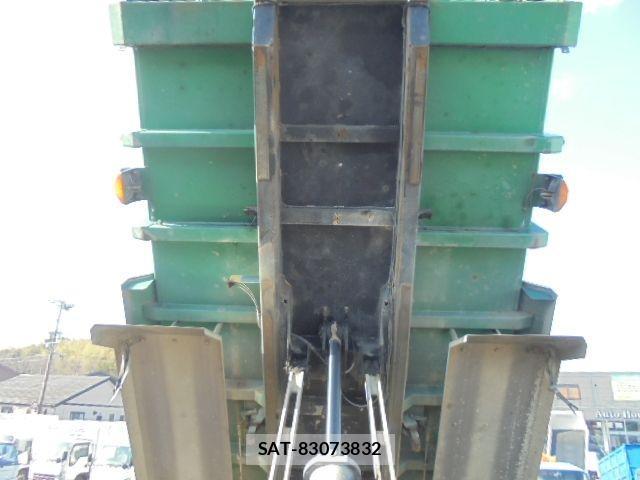 Nissan QUON 2011-09 762164-26