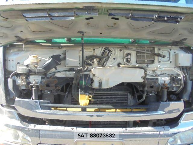 Nissan QUON 2011-09 762164-6