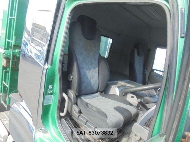 Nissan QUON 2011-09 762164-8