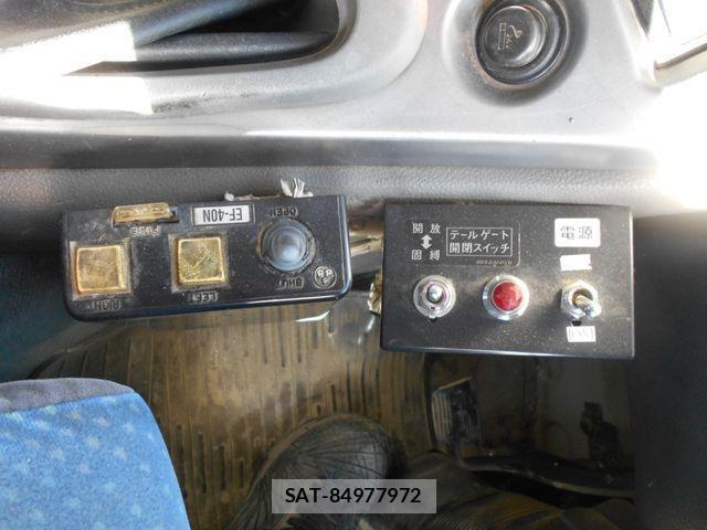 Nissan QUON 2008-08 863340-23