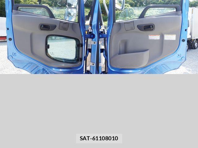 Nissan QUON 2017-12 1208244-19