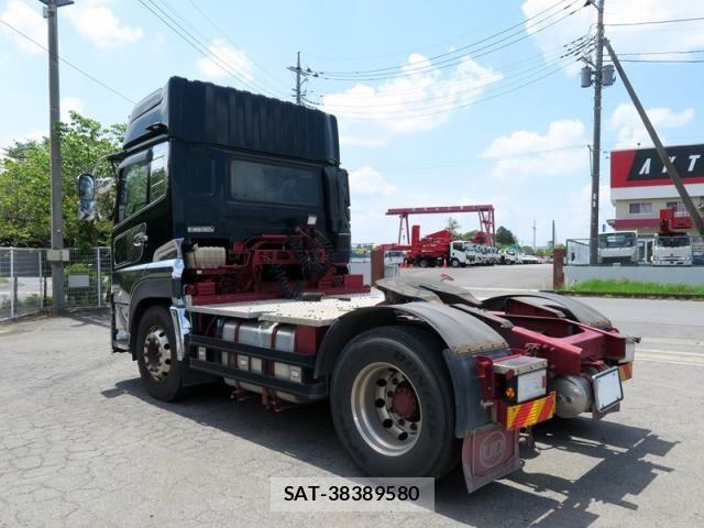 Nissan QUON 2019-12 1224328-2