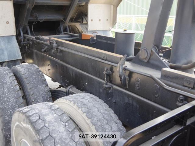 Nissan QUON 2014-06 1224310-5
