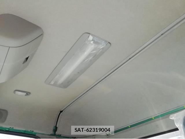 Nissan QUON 2016-03 1224316-9