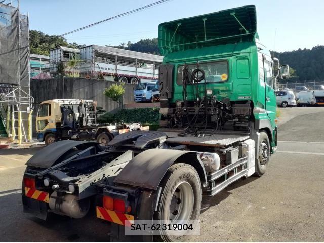 Nissan QUON 2016-03 1224316-4