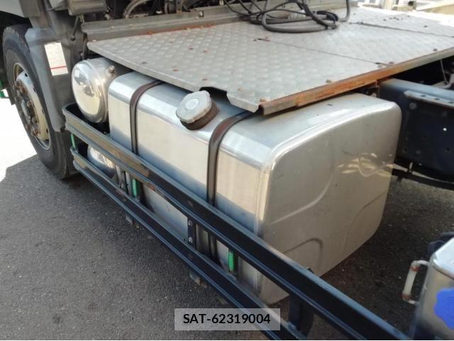 Nissan QUON 2016-03 1224316-7