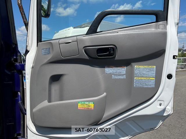 Nissan QUON 2014-01 1229298-14