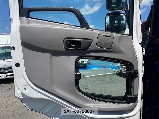 Nissan QUON 2014-01 1229298-18