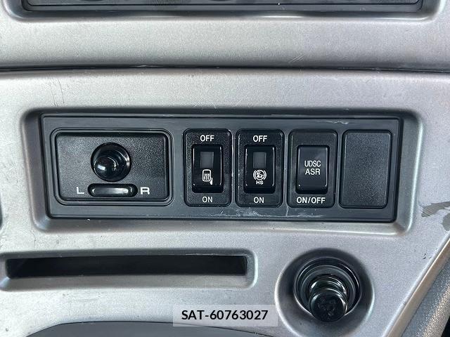 Nissan QUON 2014-01 1229298-25